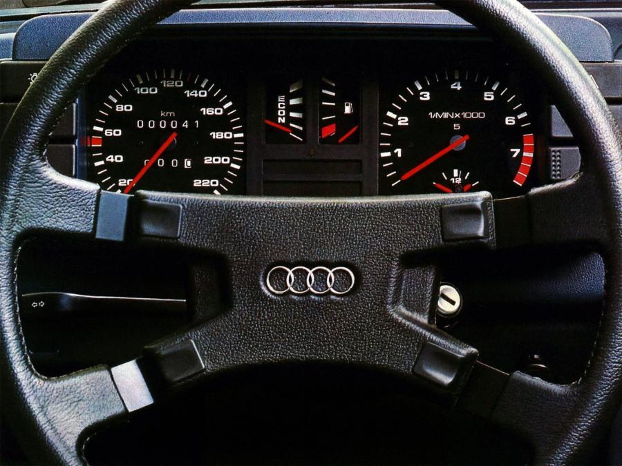 Панель приборов Audi 80 1981 года  (WW) (фото 7 из 10)